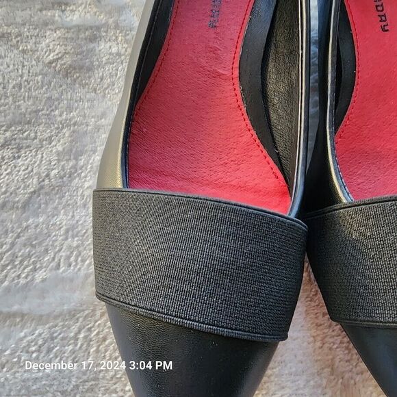 Chinese Laundry Sinclair Sz 7.5 Medium Women's Black Flats Elastic Band Over Toe - Picture 2 of 7